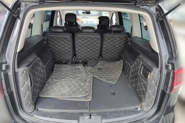 Used Volkswagen Sharan 2016 380TSI Comfort Edition 7-Seater Trunk