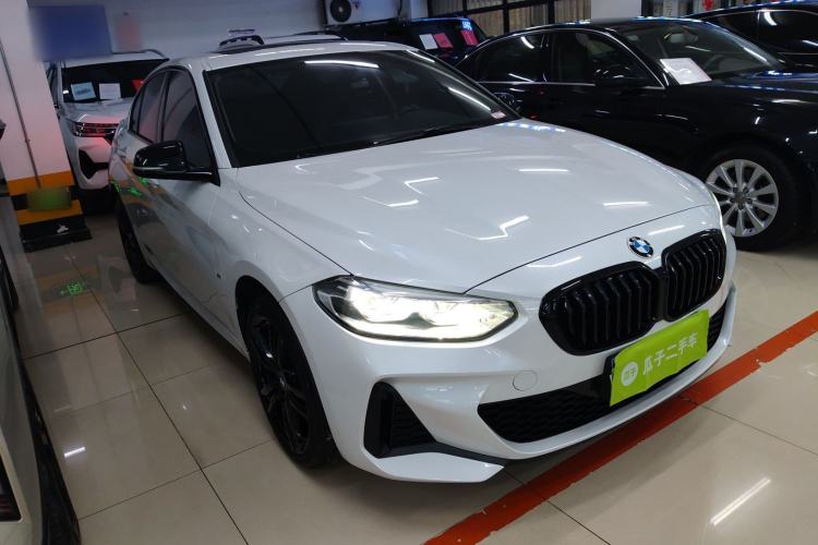 Used BMW 1 Series 2022 125i M Sport Night Edition Front Right 45 Deg