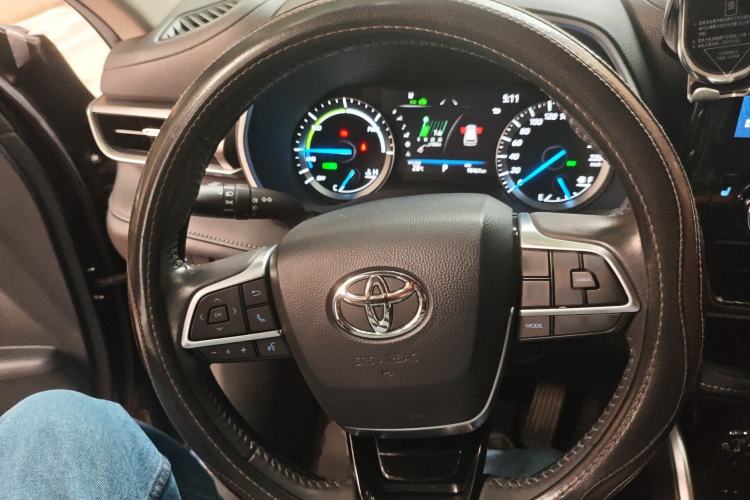 Used Toyota Highlander 2022 Dual-Engine 2.5L Four-Wheel Drive Prestige Version 7 Seats Steering Wheel