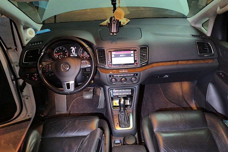 Used Volkswagen Sharan 2015 1.8TSI Comfort Model Center Console