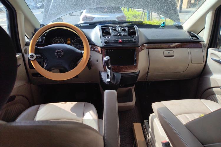 Used Mercedes-Benz Viano 2010 2.5L Luxury Edition
