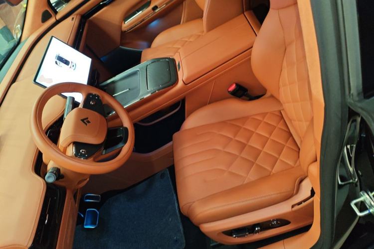 Used Hyptec HT 2024 825 Ultra-High Voltage Intelligent Driving Edition
