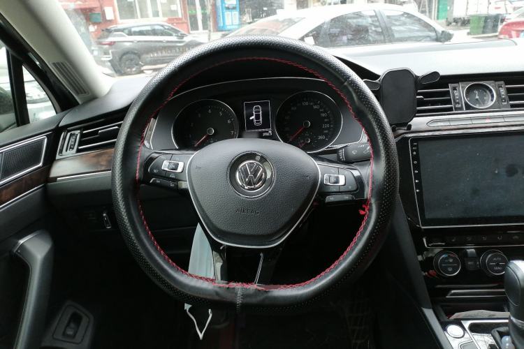 Used Volkswagen Magotan 2017 330TSI DSG Luxury Model Steering Wheel