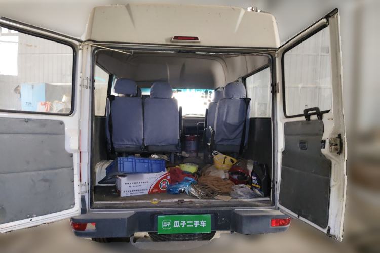 Used Iveco Daily 2012 2.5T-A35 Logistics Version 1 Mid-Roof Trunk