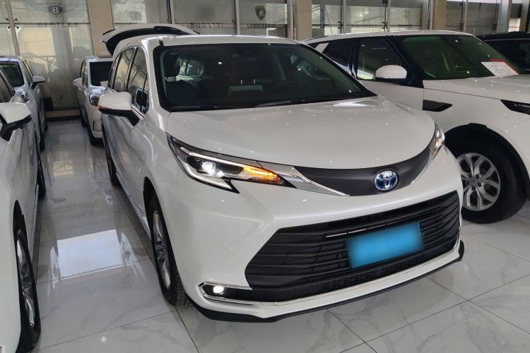 Used Toyota SIENNA 2023 2.5L Hybrid Comfort Edition Front Right 45 Deg