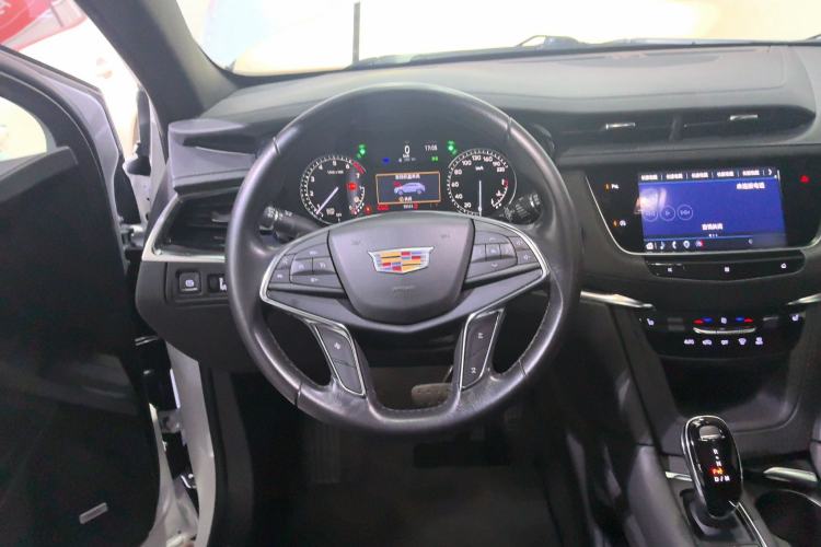 Used Cadillac XT5 2021 28T Luxury Model Steering Wheel
