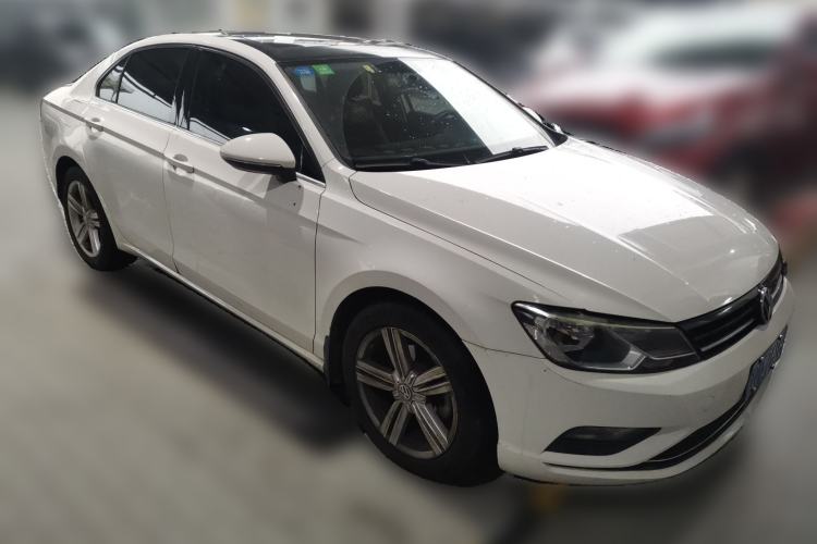 Used Volkswagen Lamando 2017 280TSI DSG Comfort Edition Front Right 45 Deg