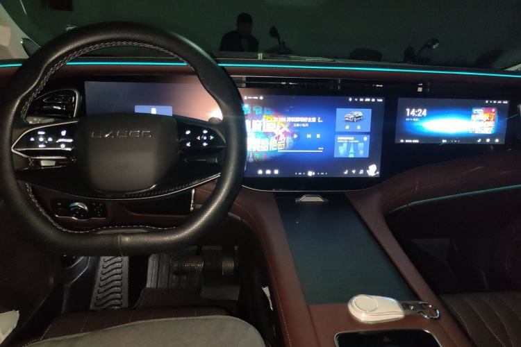 Used EXEED Lanyue 2023 400T Four-Wheel Drive Starry Edition 7-Seater Center Console