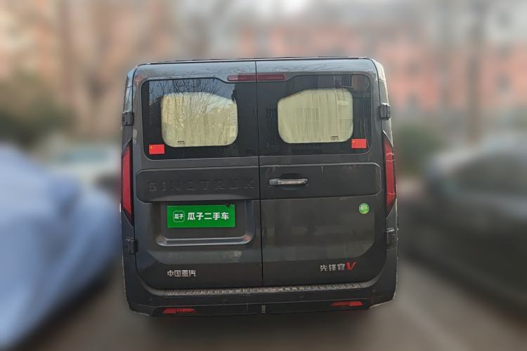 Used Sinotruk Pioneer V 2024 Multi-Function Version 2.0T Automatic Short Wheelbase Low Roof