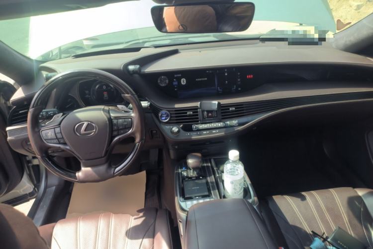 Used Lexus LS 2020 500h Luxury Edition China VI Standard Center Console