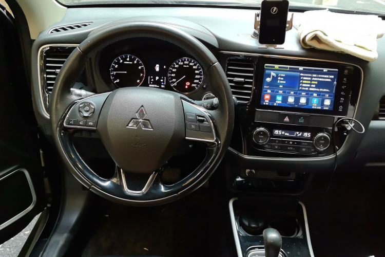 Used Mitsubishi Outlander 2019 2.0L Two-Wheel Drive Comfort Edition 5 Seats China VI Standard
