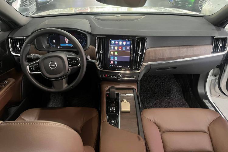 Used Volvo V90 2023 Cross Country B5 AWD Smart Range Edition