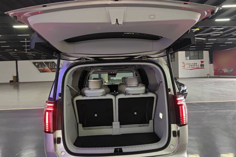 Used Volvo EM90 2025 Ultra Six-Seater