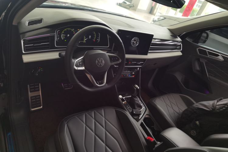 Used Volkswagen Tiguan L 2024 Outstanding Model 330TSI Automatic Two-Wheel Drive R-Line Dragon Glory Edition
