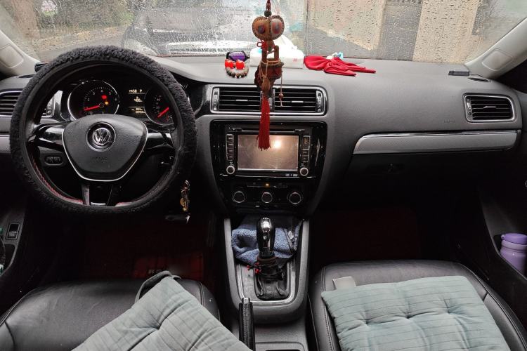 Used Volkswagen Sagitar 2015 230TSI Automatic Comfort Version
