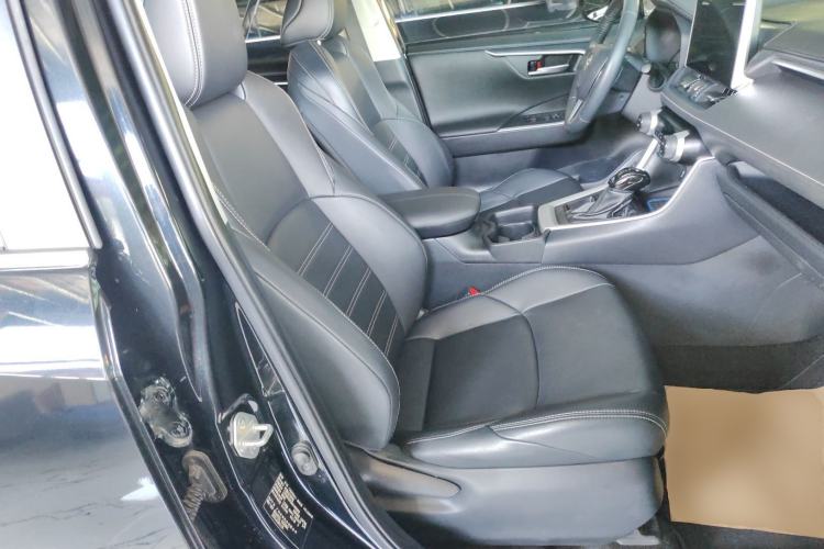 Used Toyota Wildlander 2022 2.0L CVT Two-Wheel Drive Luxury PLUS Edition
