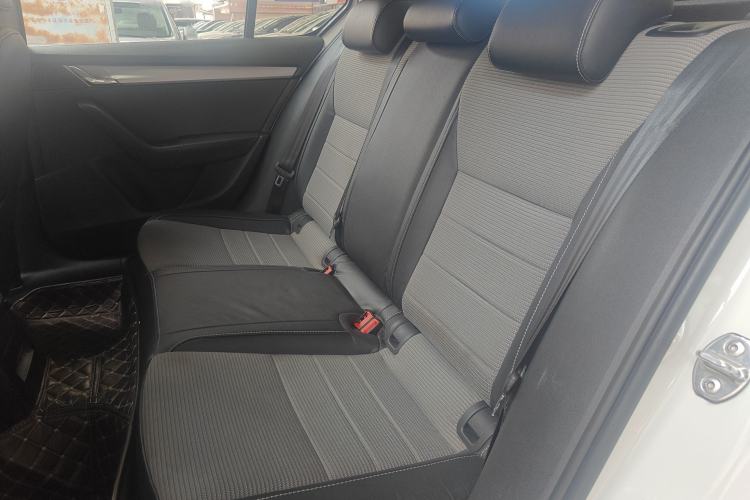 Used Skoda Octavia 2017 1.6L Automatic Front-Wheel Drive Model Left Rear Seat