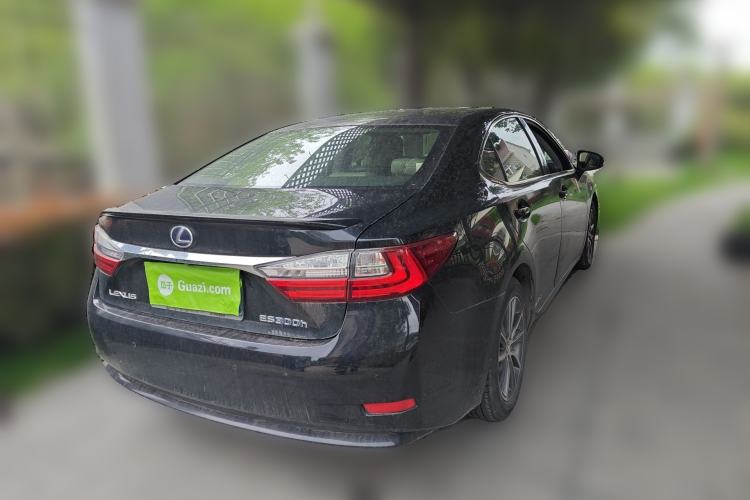 Used Lexus ES 2015 300h Luxury Edition Rear Right 45 Deg