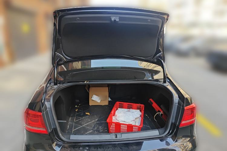 Used Volkswagen Magotan 2012 Facelift 2.0 TSI Prestige Model Trunk