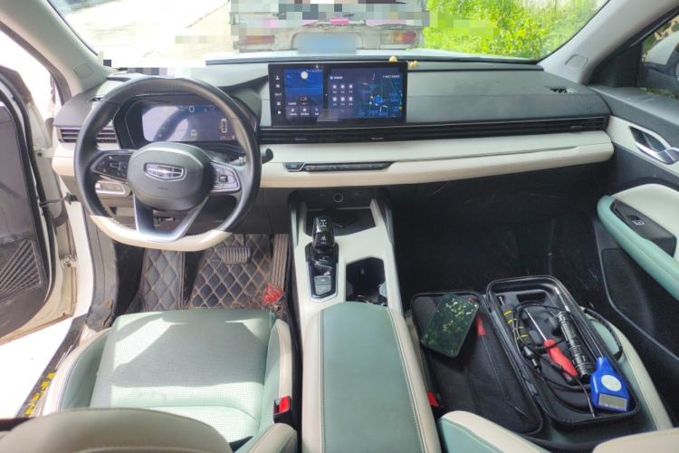 Used Geely Auto Emgrand L HiP 2022 1.5TD-DHT Pro 100KM Super Rui Center Console