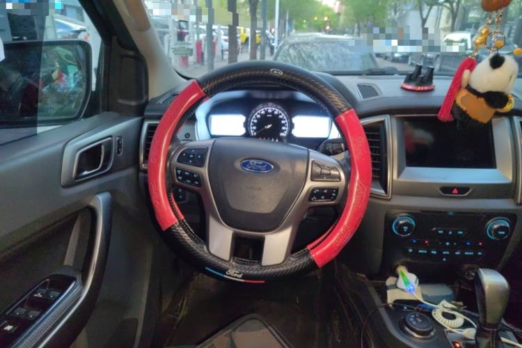 Used Ford Everest 2016 2.0T Gasoline Automatic 4x4 Luxury Edition Steering Wheel