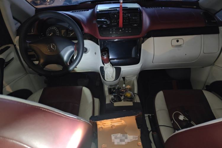 Used Mercedes-Benz Viano  Center Console