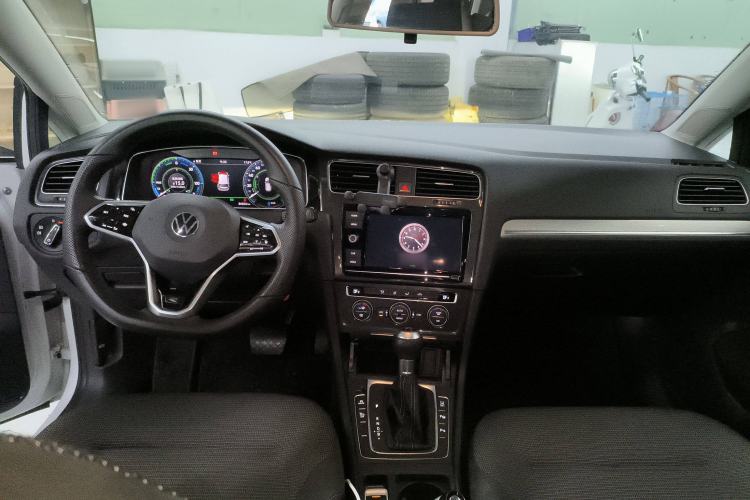 Used Volkswagen Golf Pure Electric 2020 Chari Center Console