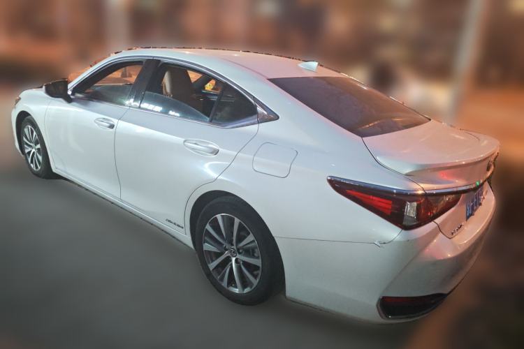 Used Lexus ES 2018 300h Premier Edition China VI Standard