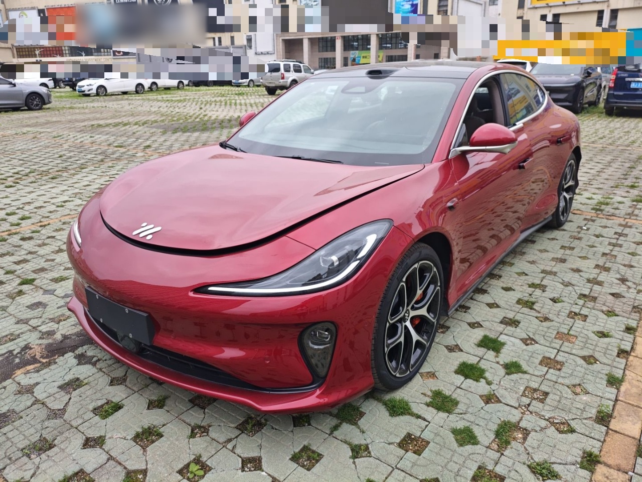 Под передней частью автомобиля