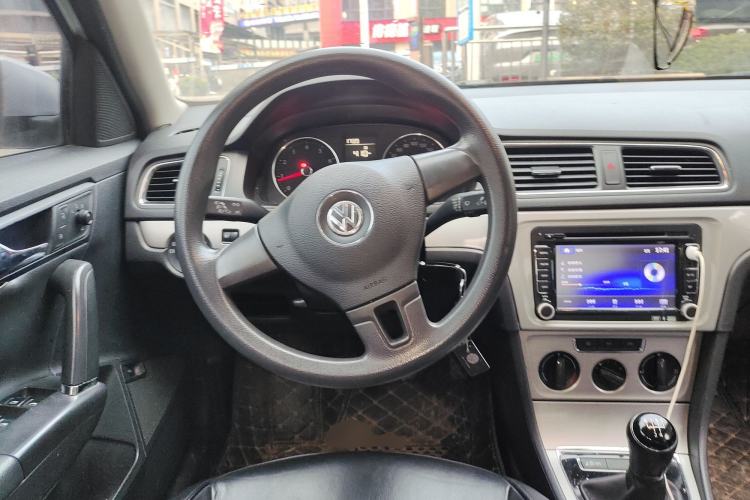 Used Volkswagen Lavida 2013 1.6L Manual Fashion Edition