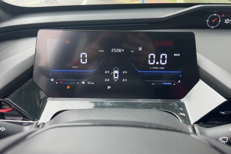 Used Oshan Z6 2023 Blue Whale 1.5T DCT Smart Luxury Model