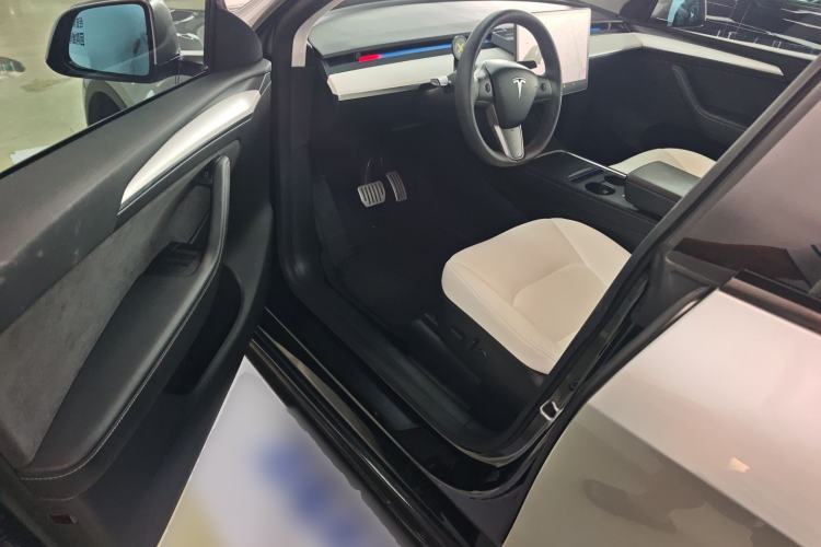 Used Tesla Model Y 2021 Long-Range All-Wheel-Drive Version 3D7
