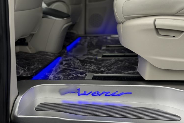 Used Buick GL8 2023 ES Lu Zun Comfort Model Interior 10