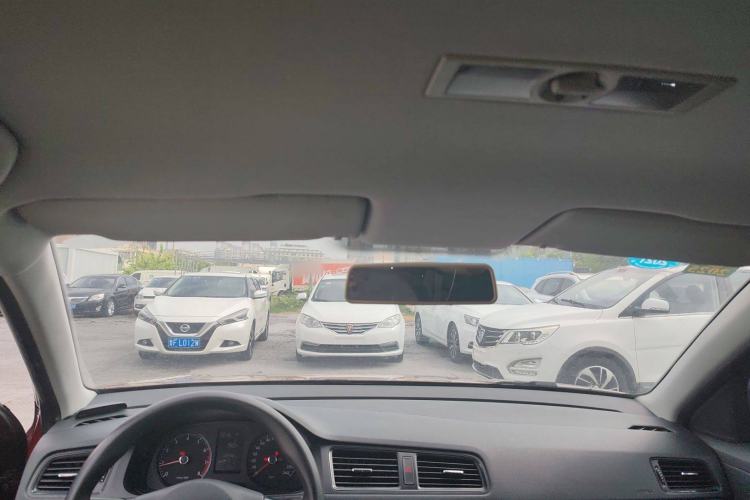 Used Volkswagen Gran Lavida 2013 1.6L Automatic Fashion Model
