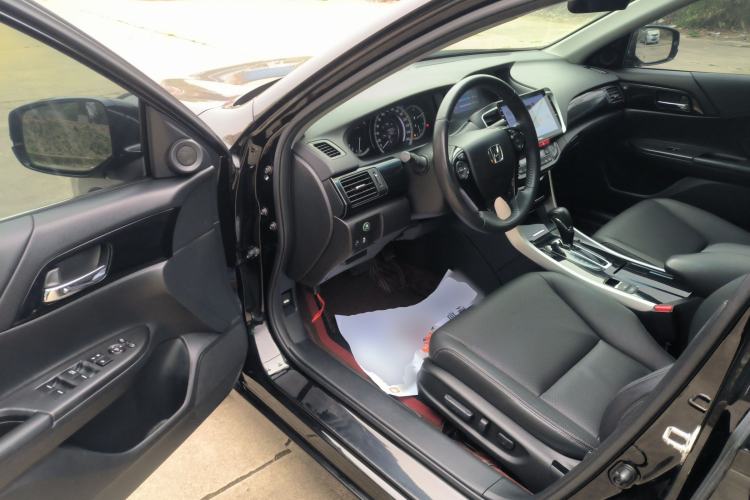 Used Honda Accord 2016 2.0L Luxury Edition
