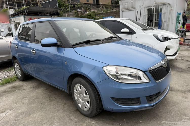 Used Skoda Fabia 2014 1.4L Automatic Crystal Edition Exterior 3