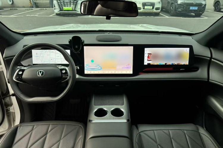 Used CHANGAN CS75 PLUS 2025 4th Generation UItra 2.0T New Blue Whale Smart Intelligent Powertrain Version Interior 3