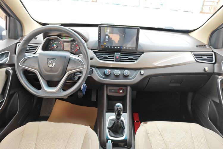 Used Baojun 310W 2017 1.5L Manual Comfort Version China VI Emission Standard
