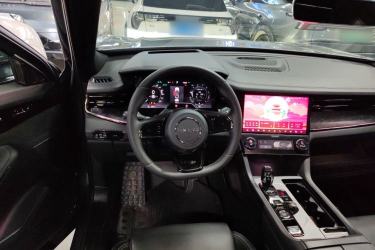 Used Lynk & Co 09 2021 2.0T Halo Six-Seater