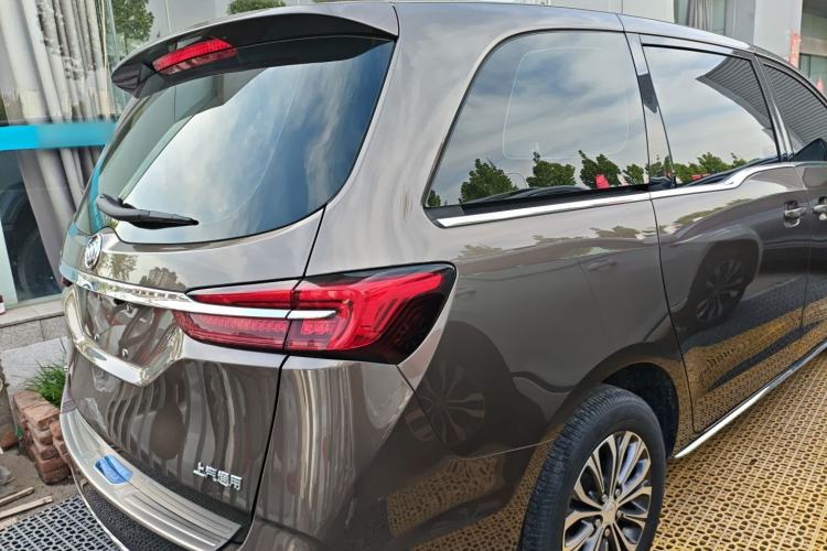 Used Buick GL8 2023 Land Executive Class Comfort Model
