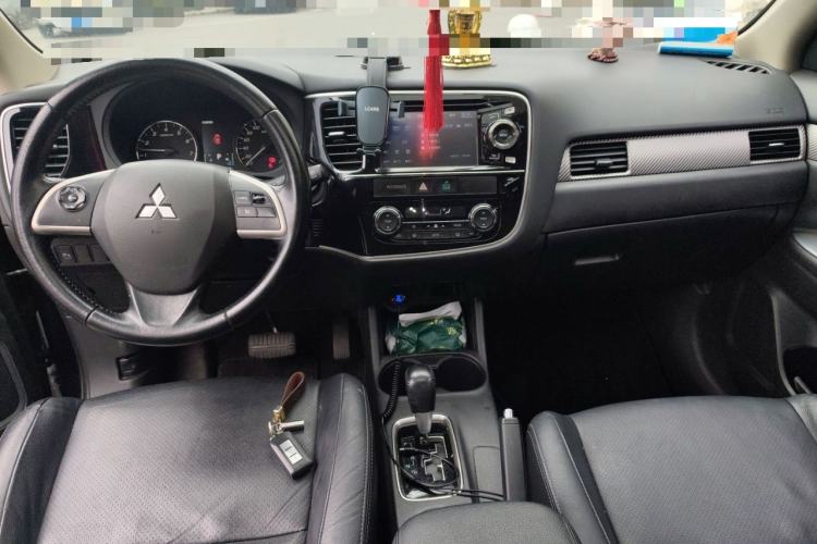 Used Mitsubishi Outlander 2013 2.4L 4x4 Luxury Navigation Edition 5 Seats Center Console