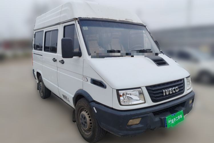 Used Iveco Daily 2017 2.5T A35 Passenger Van 5-7 Seats Model 47Z5