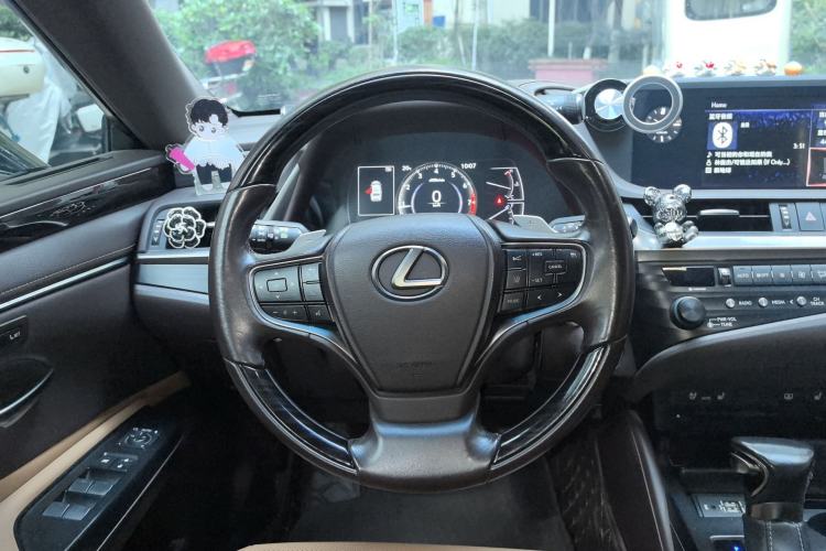 Used Lexus ES 2018 200 Luxury Edition China V Standard Steering Wheel
