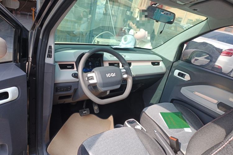 Used Chery QQ Ice Cream 2022 170km Sundae Phosphate Lithium-Ion Center Console