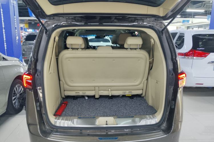 Used Buick GL8 2023 Facelifted Land Cruiser Executive Luxury Version