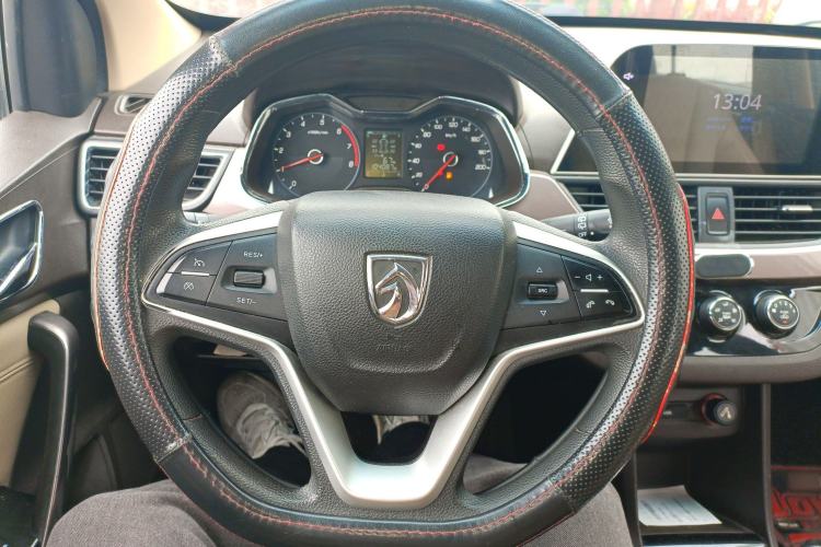 Used Baojun 310W 2017 1.5L Manual Fashion Model China V Steering Wheel