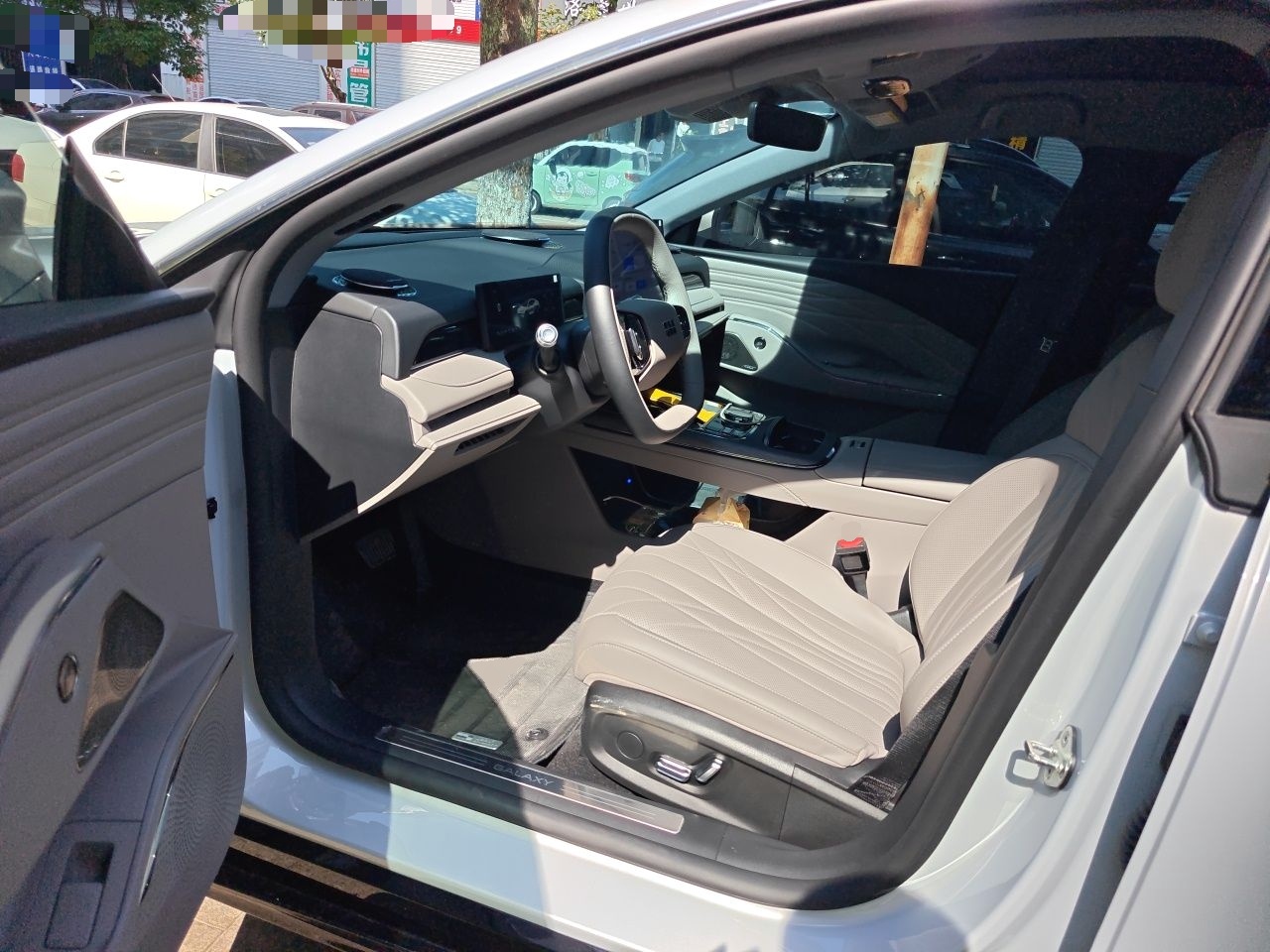 Geely Galaxy 8 2026 Model 225km EM-i Long-Range Voyager Edition — снимка 16