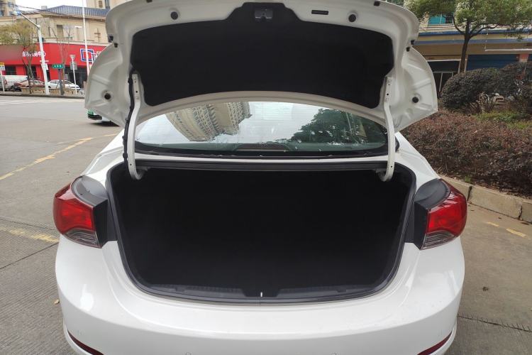 Used Hyundai Elantra (5th Generation / Langdong) 2016 1.6L Automatic Prestige Model Trunk