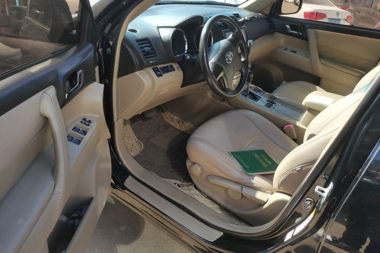 Used Toyota Highlander 2013 2.7L Two-Wheel Drive 5-Seater Purple Gold Edition
