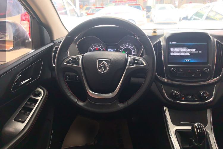 Used Baojun 560 2015 1.8L manual luxury version
